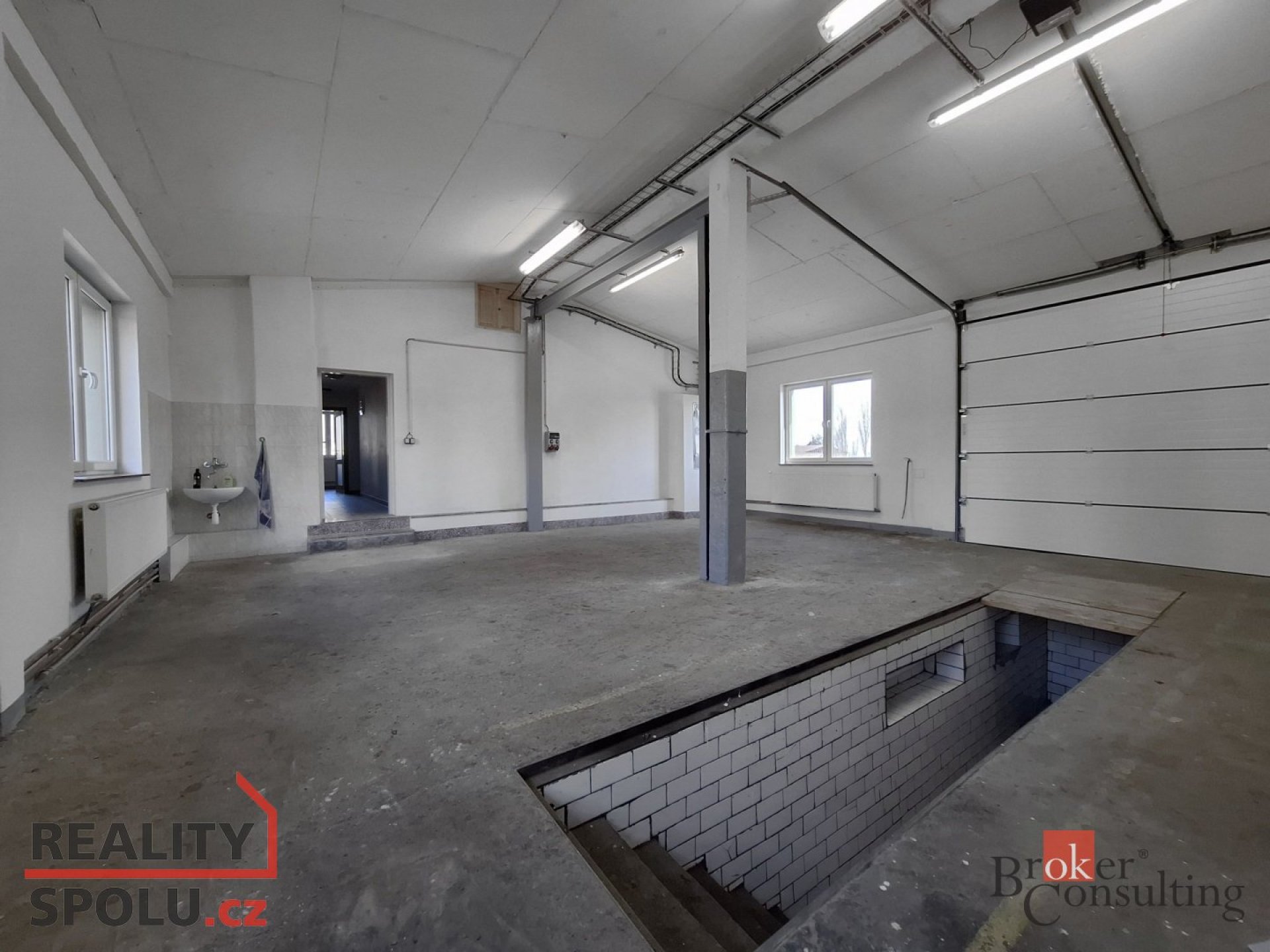 Pronájem výrobní/skladovací hala 337 m2, kanceláře, se sociálním zázemím