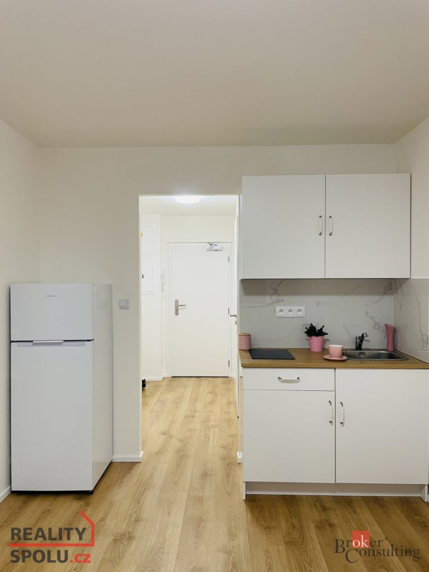 Pronájem, byty/1+kk, 24 m2, Čenětická 2413/1, 14900 Praha, Hlavní město Praha [ID 71427]