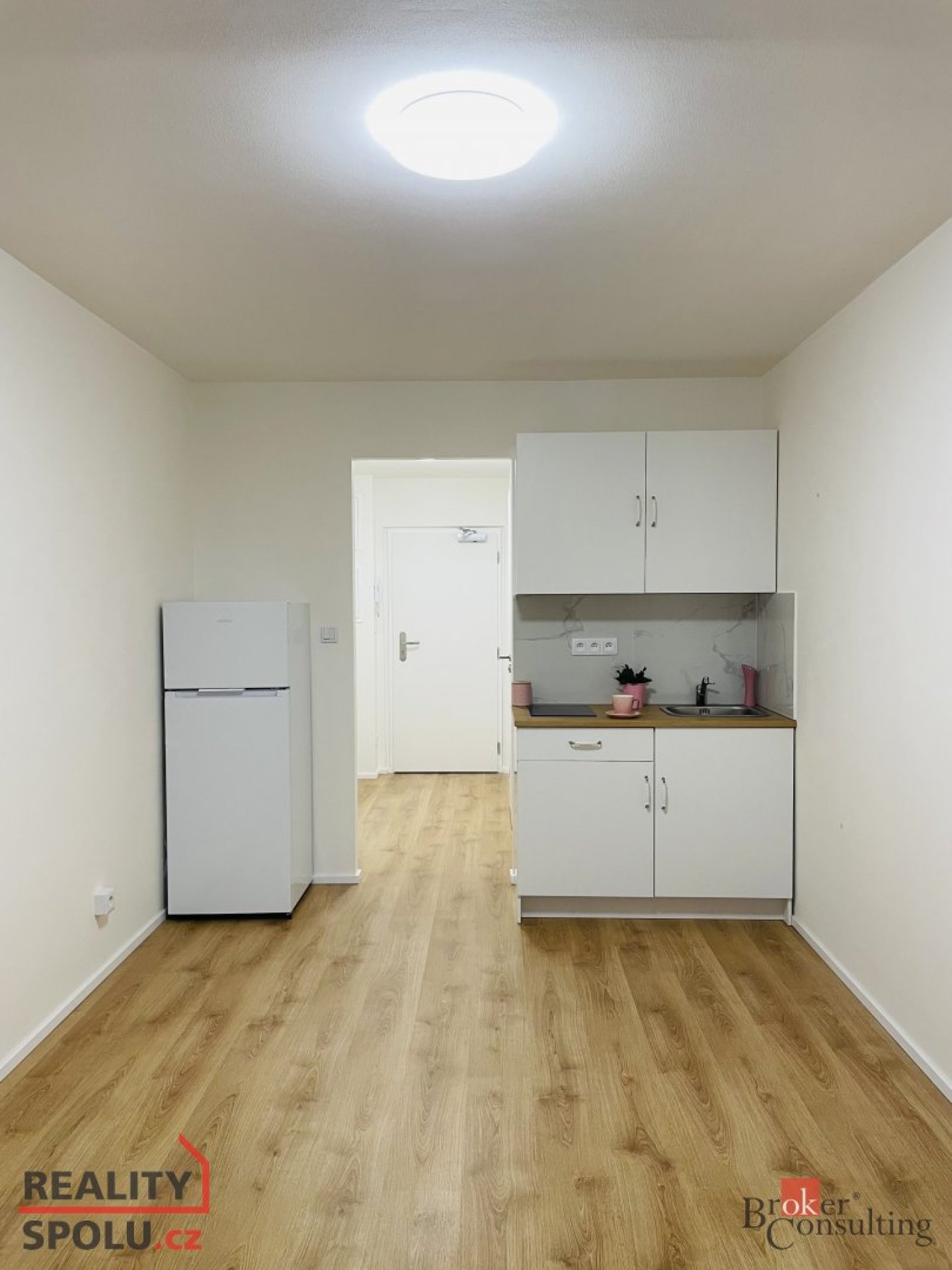 Pronájem, byty/1+kk, 24 m2, Čenětická 2413/1, 14900 Praha, Hlavní město Praha [ID 71427]