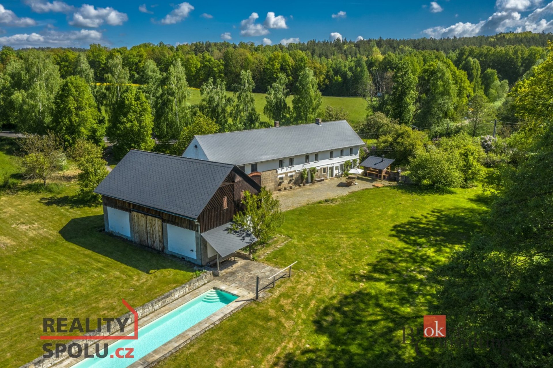 Prodej venkovské usedlosti na pozemku 8460 m2 v Lasvicích na českolipsku