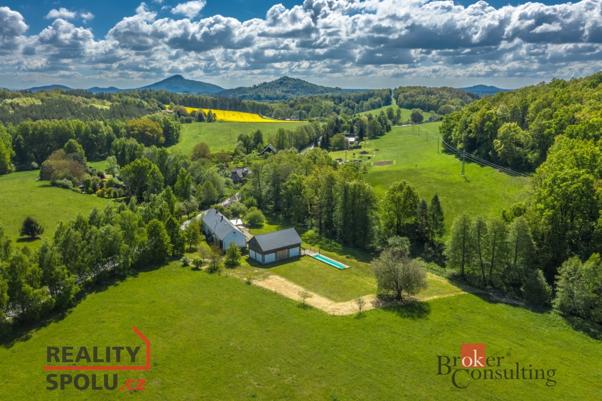 Prodej venkovské usedlosti na pozemku 8460 m2 v Lasvicích na českolipsku