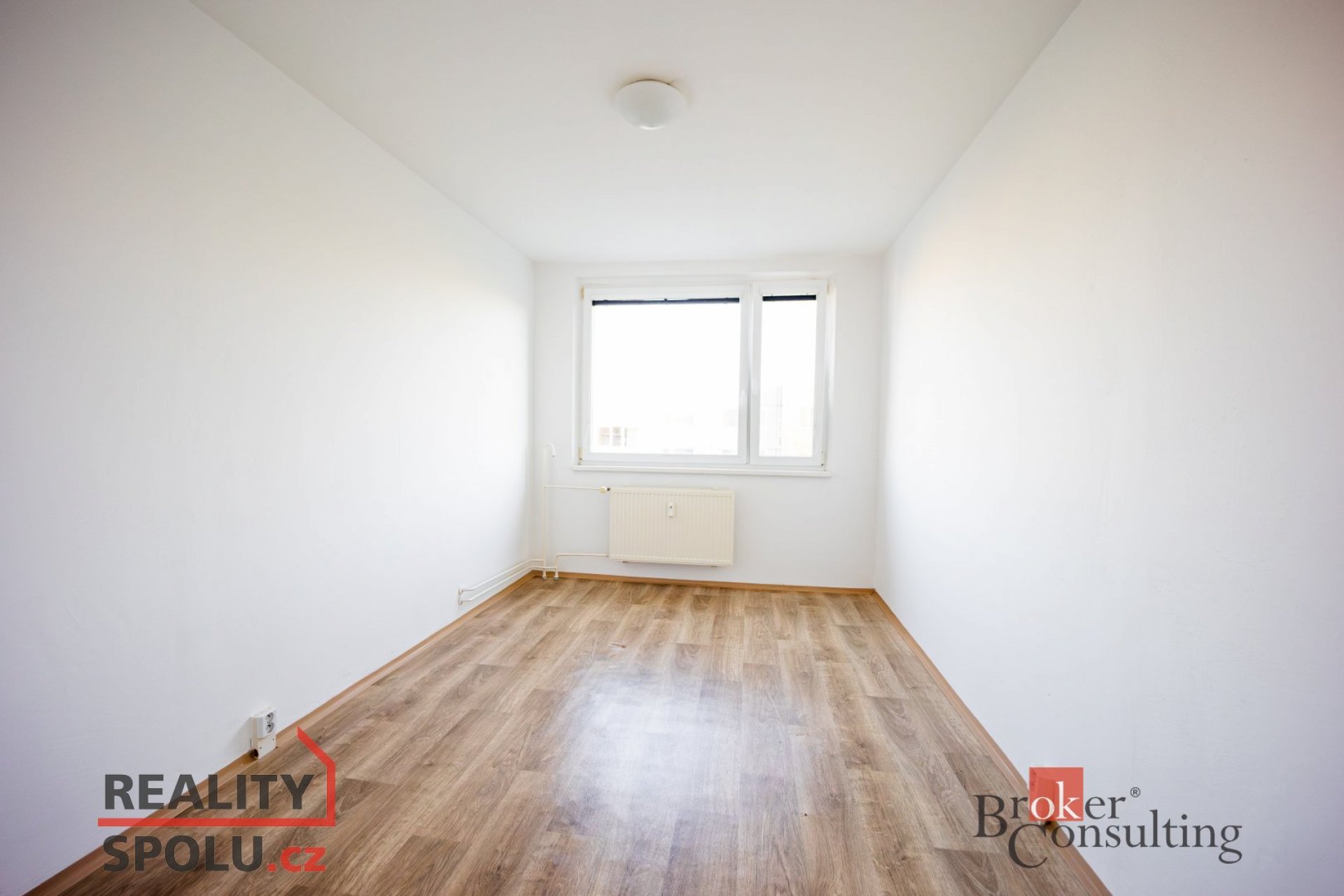 Pronájem prostorného bytu 3+1 v Břeclavi – 74 m², balkon, výtah, krásný výhled