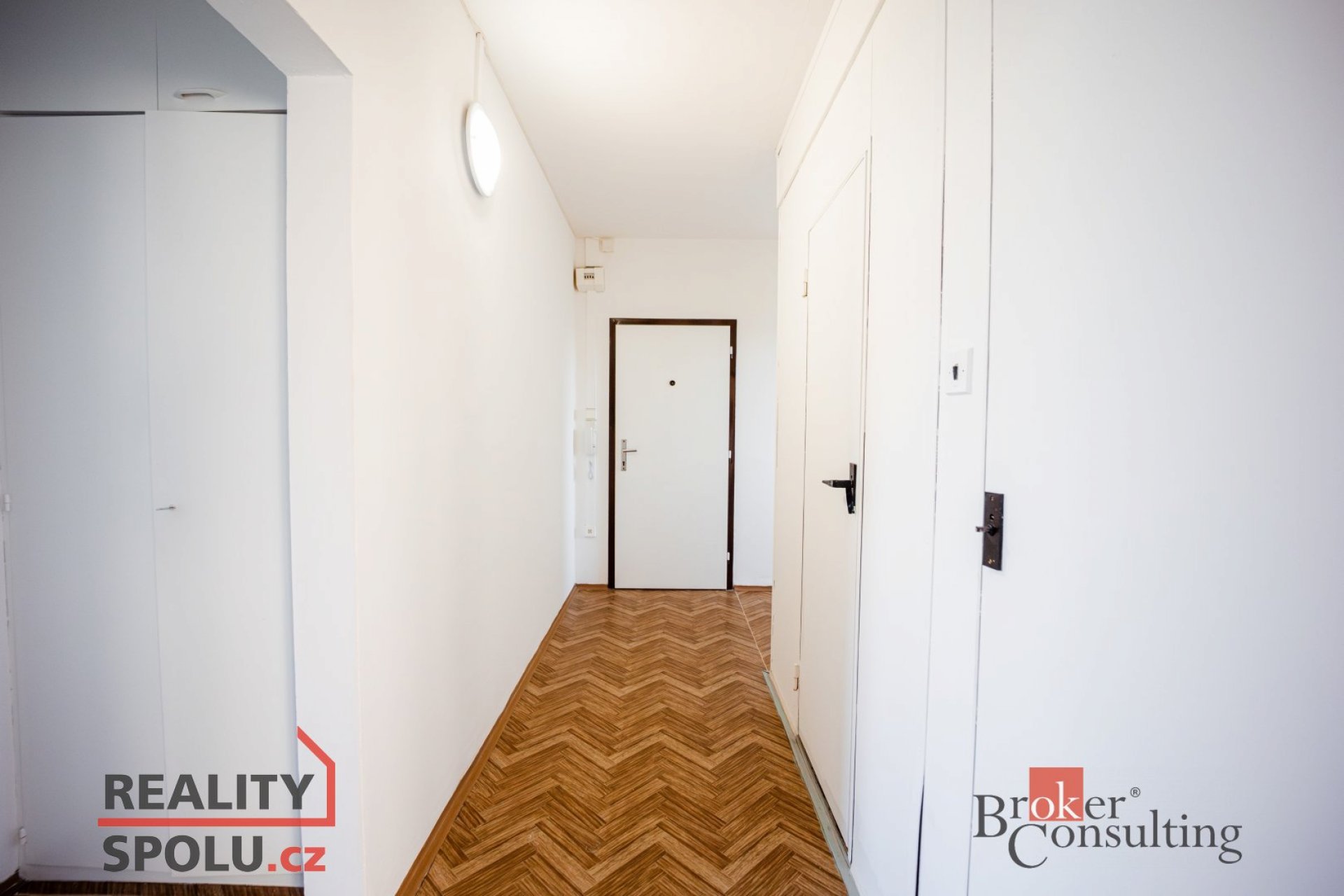 Pronájem prostorného bytu 3+1 v Břeclavi – 74 m², balkon, výtah, krásný výhled