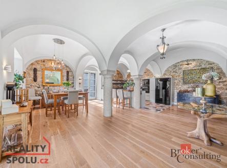 Prodej - dům/vila, 297 m²