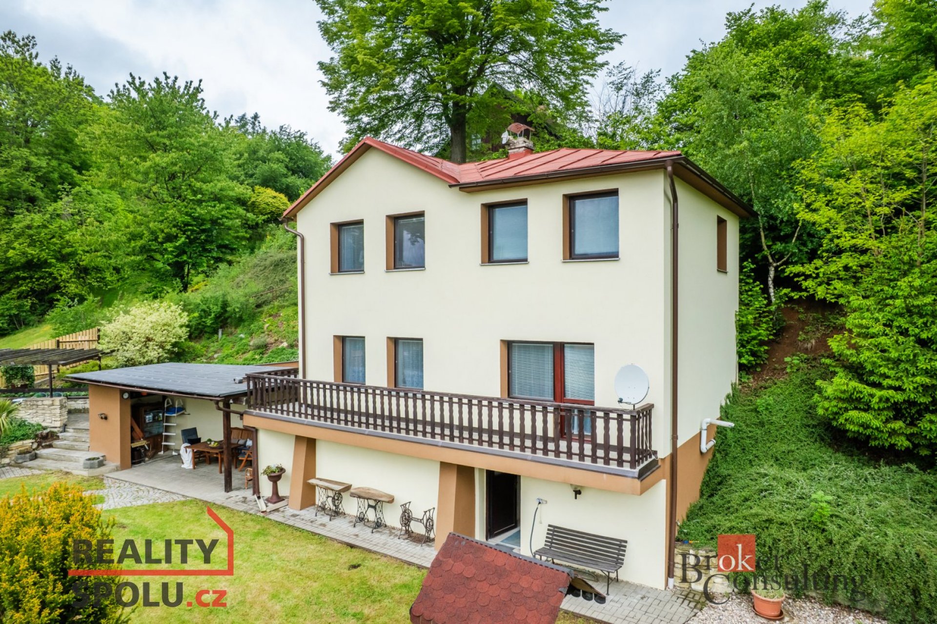 Prodej třípodlažního rodinného domu v Otradově