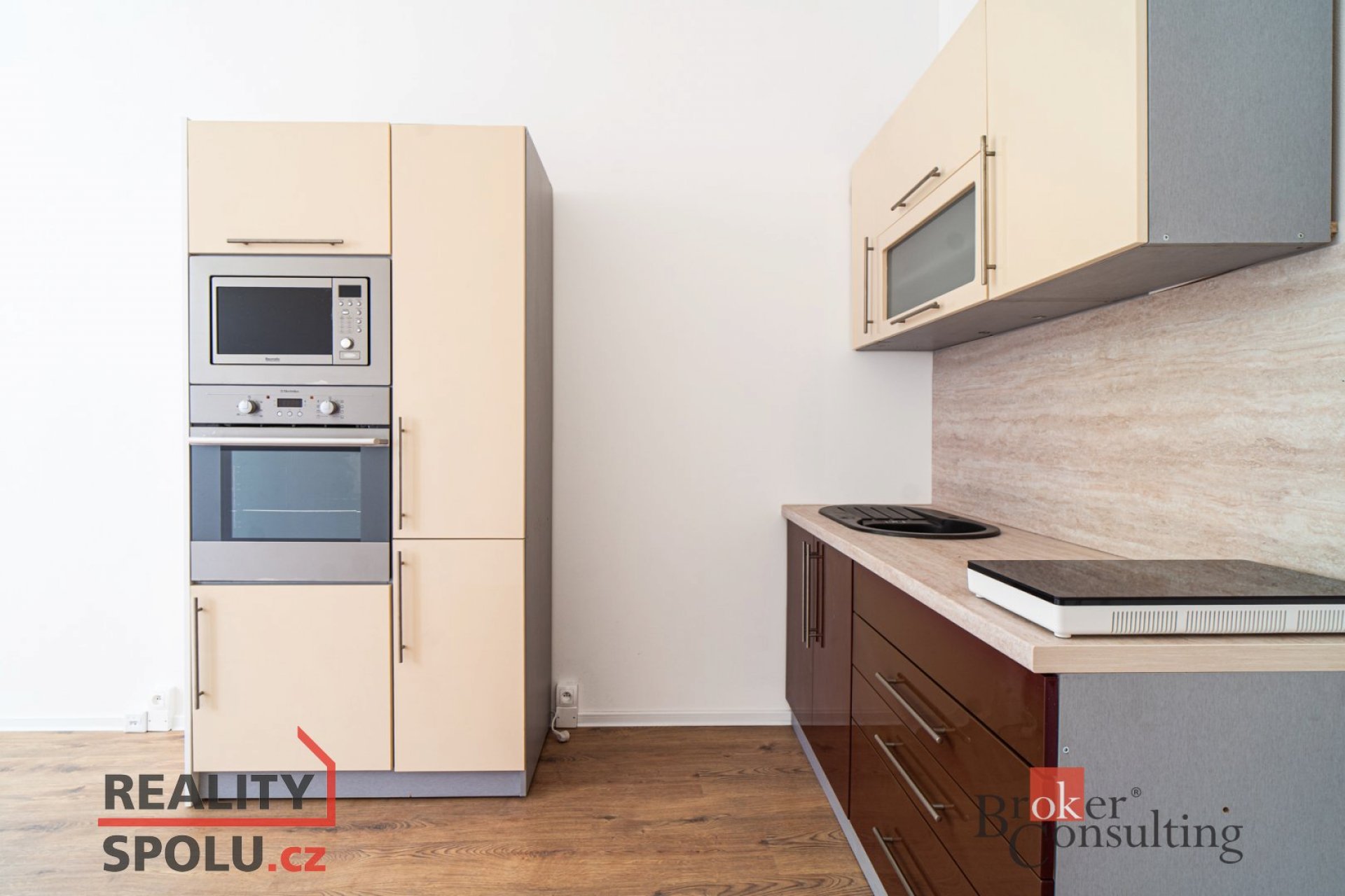 Prodej bytu 1+kk 29,8 m2 s parkovacím stáním