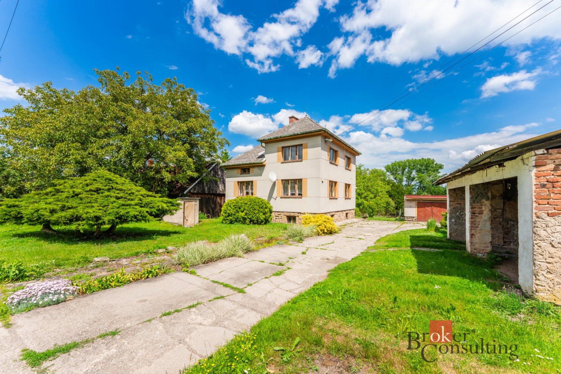 Prodej prostorného rodinného domu v Chotělicích