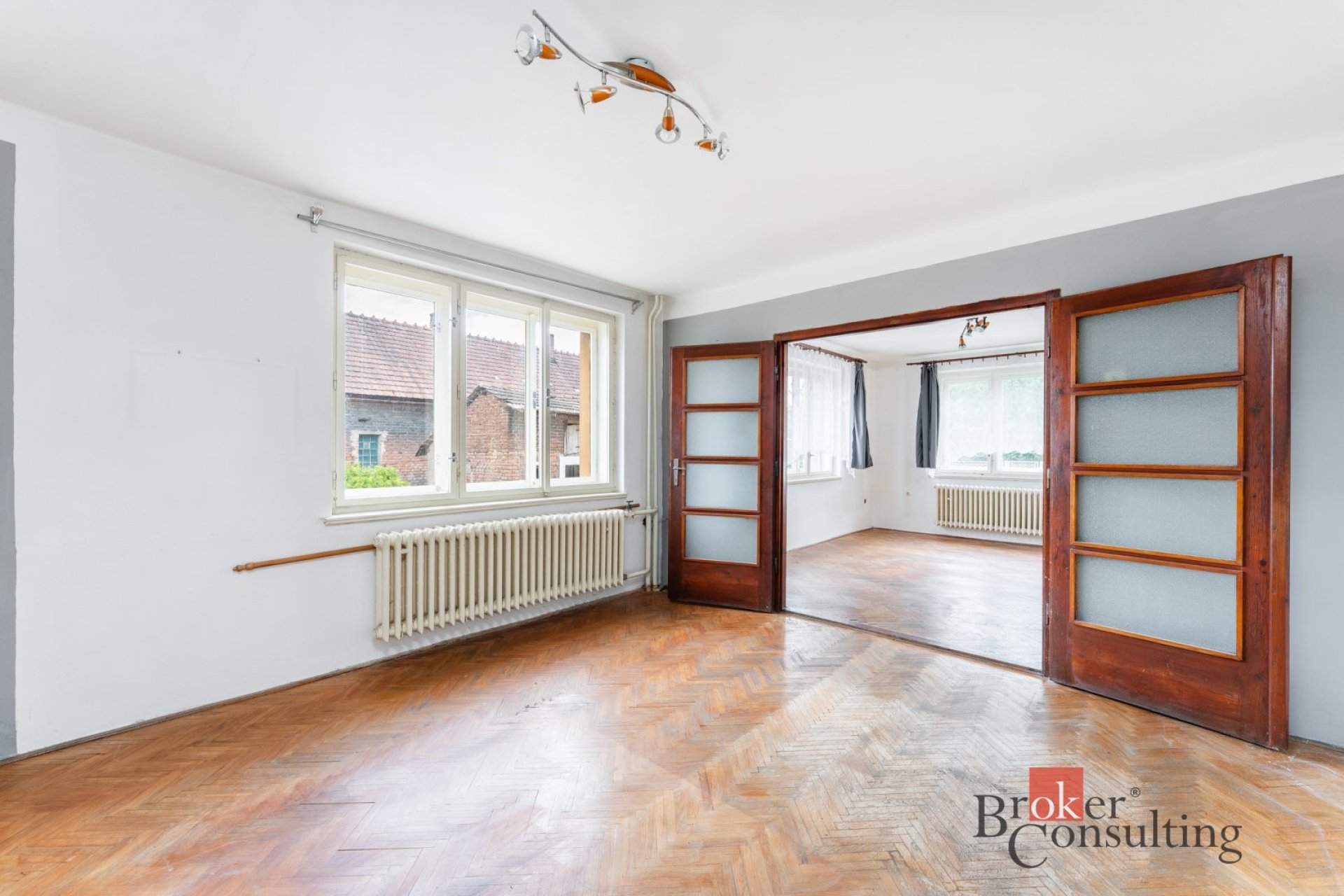 Prodej prostorného rodinného domu v Chotělicích