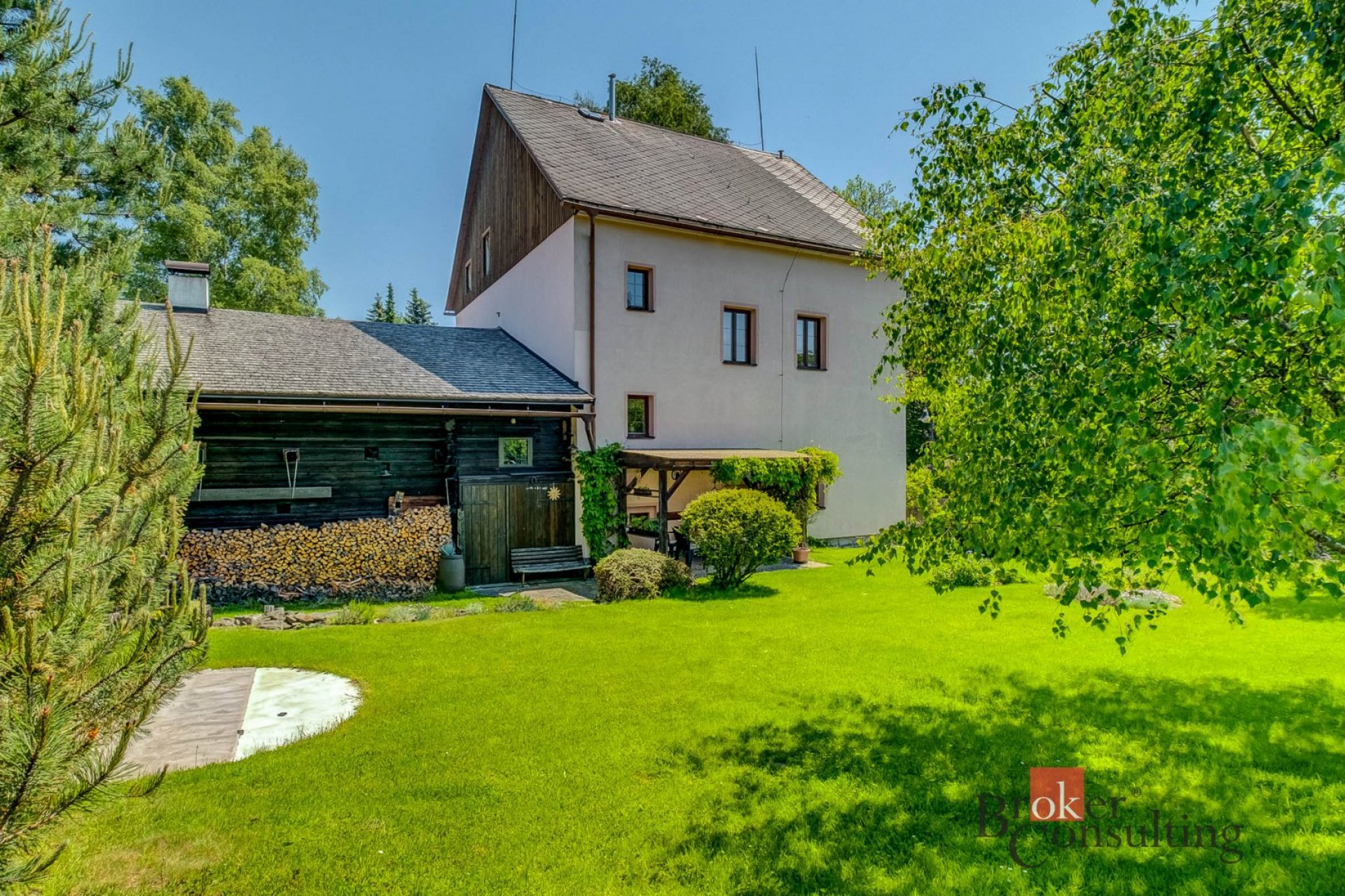 Dům o 3 bytových jednotkách