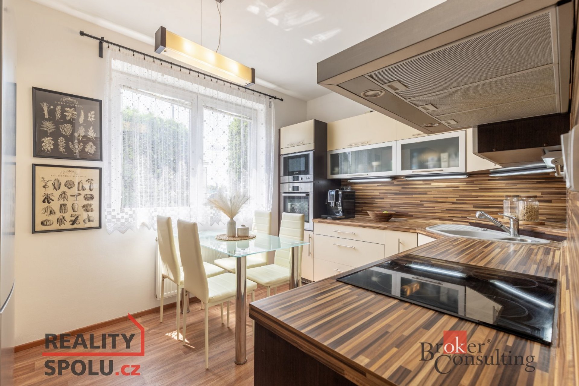 Prodej bytu 3+1 188 m² se zahradou a 2 parkovacími místy