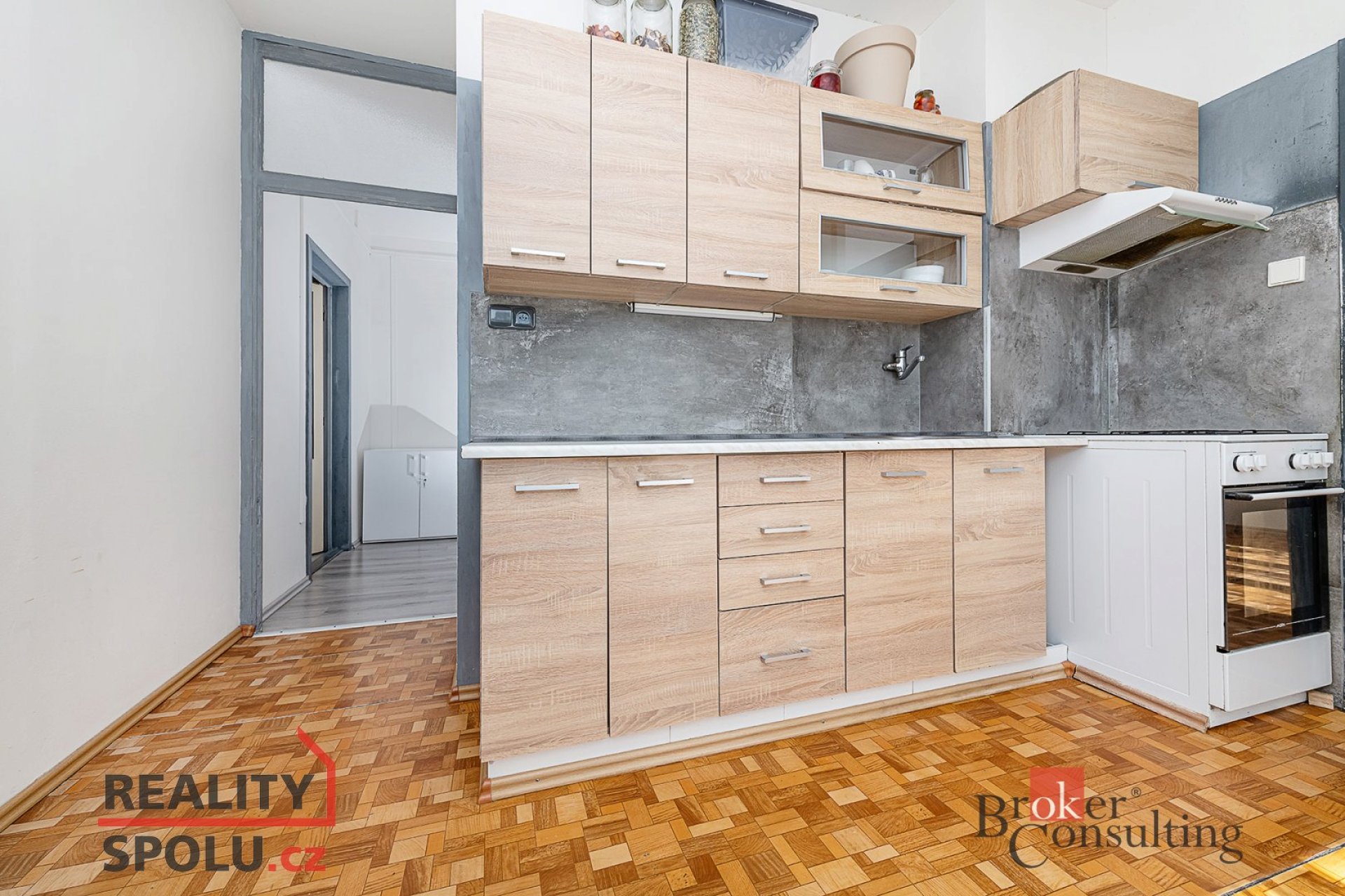 Prodej bytu 2+1 s dvěma lodžiemi a sklepem, Praha 9 – Letňany