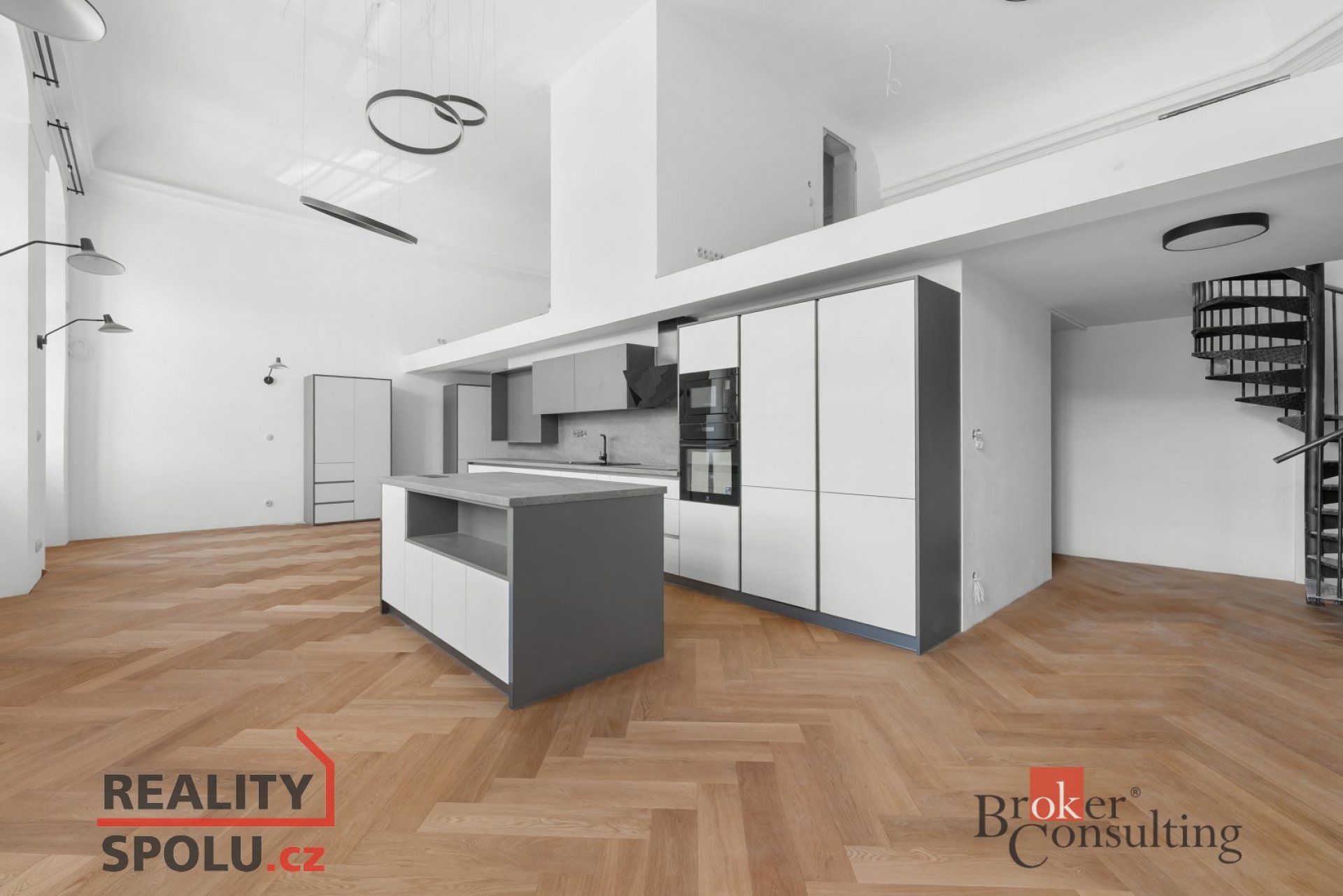 Nádherný loft s kuchyňskou linkou, 2 koupelnami a šatnou