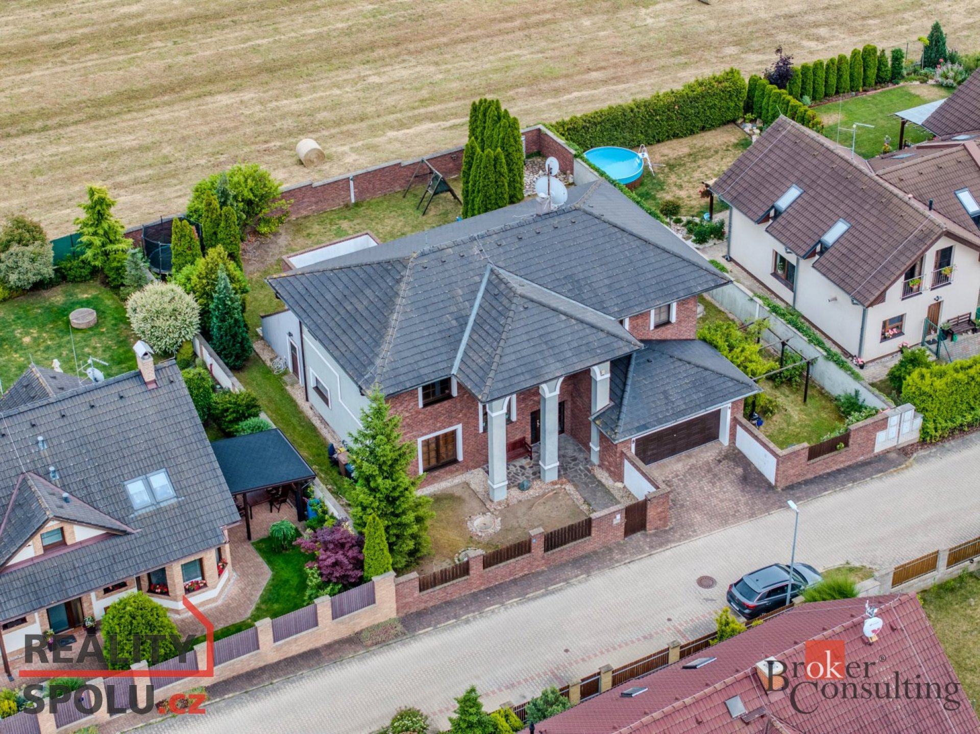 Vila pro velkou rodinu v Horních Počernicích - promyšlený domov o 305 m² na Praze 9