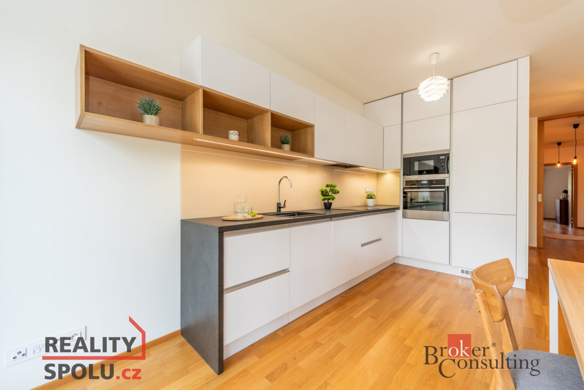 Pronájem moderního bytu 3+kk s balkonem v Rezidenci Vltava – Karlín
