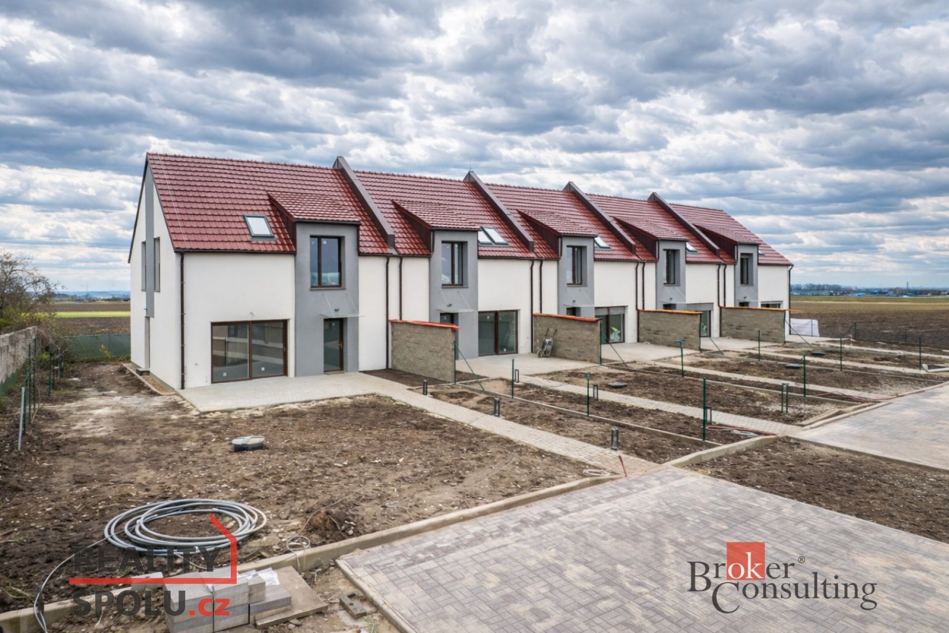 Prodej novostavby řadového rodinného domu 4+kk v obci Bříza u Všestar