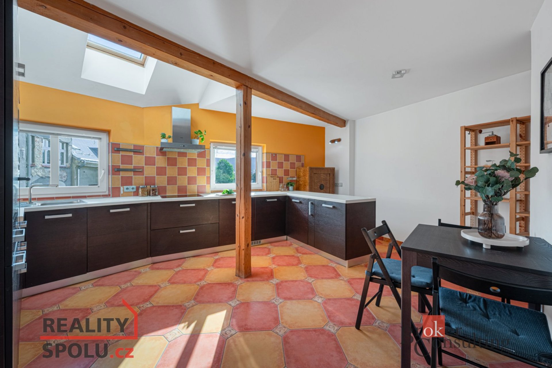 Prodej mezonetového bytu 4+1 – Jablonec nad Nisou, ul. Podhorská 156 m² prostoru, cihlový dům, dvě k