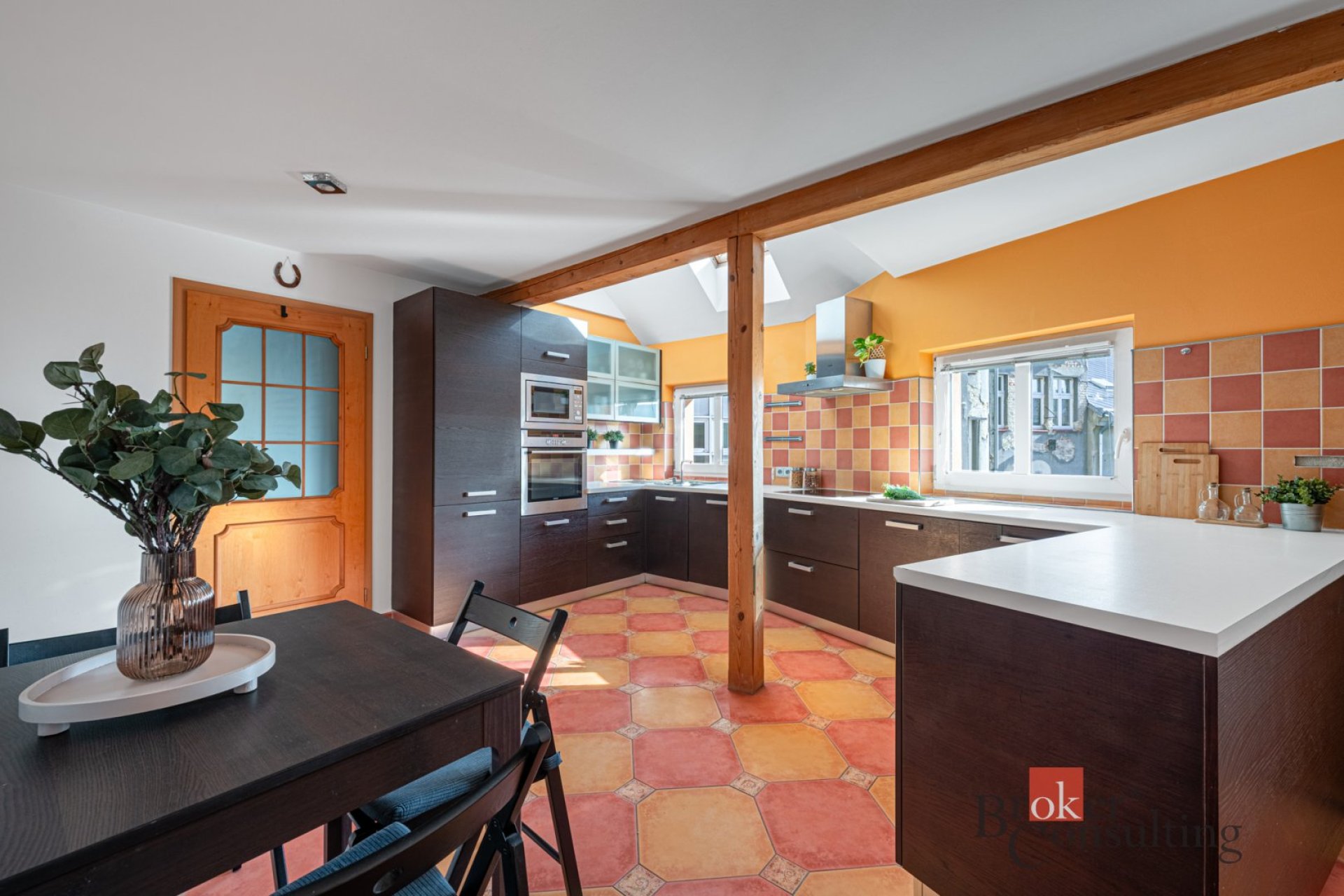 Prodej mezonetového bytu 4+1 – Jablonec nad Nisou, ul. Podhorská 156 m² prostoru, cihlový dům, dvě k