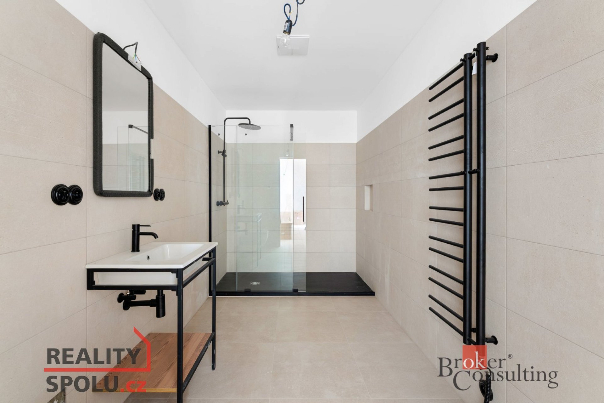 Prostorný slunný byt s nádechem historie