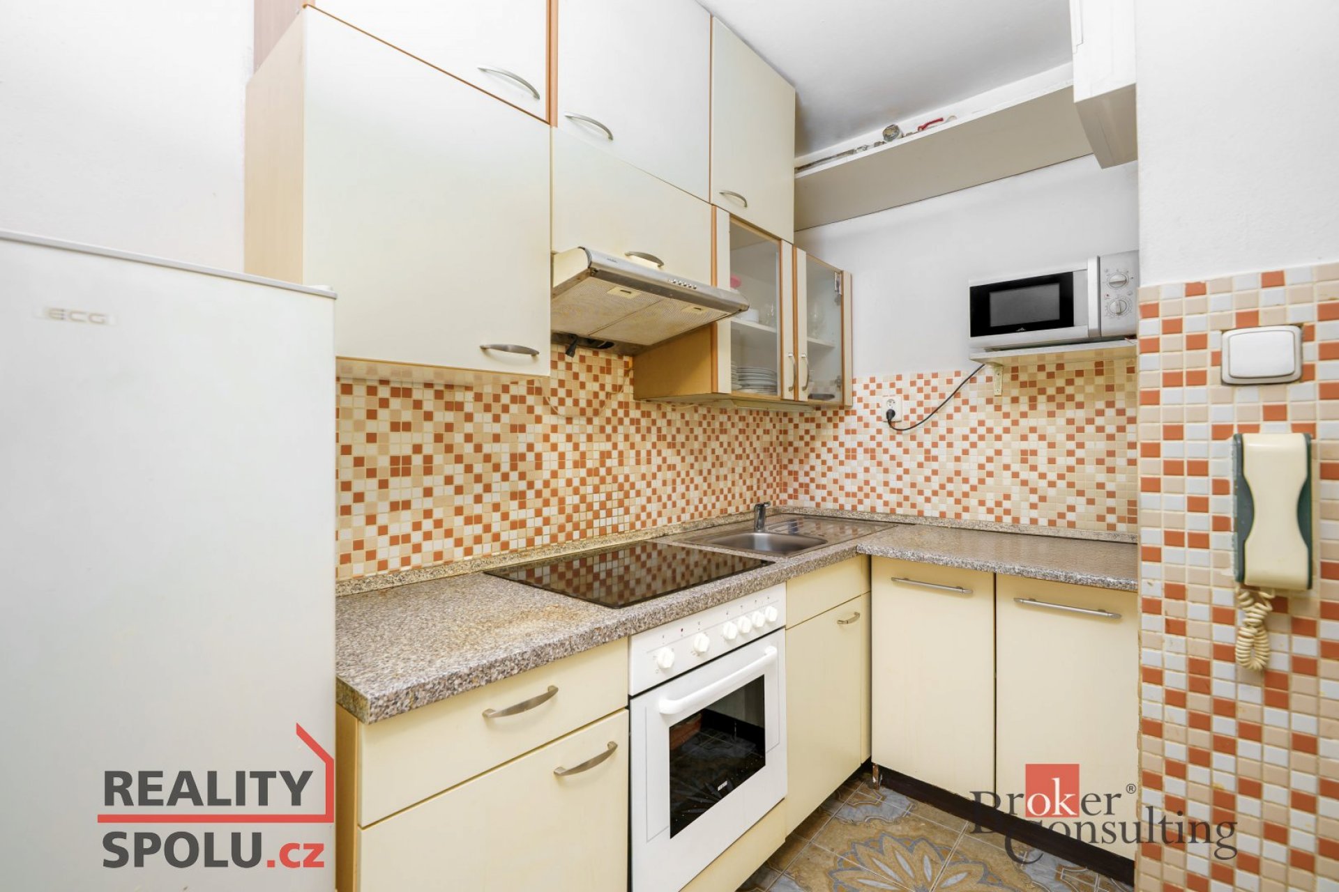 Prodej zrekonstruovaného bytu 2+1 s lodžií – Praha 4 Modřany, ul. K Otočce 53 m², velká lodžie 7 m²,