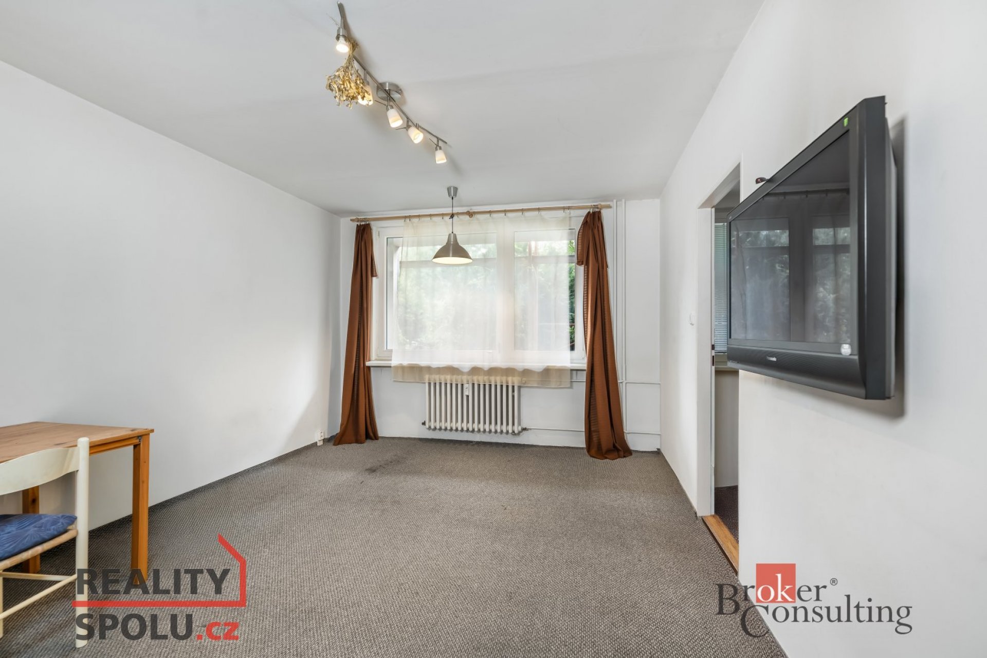 Prodej zrekonstruovaného bytu 2+1 s lodžií – Praha 4 Modřany, ul. K Otočce 53 m², velká lodžie 7 m²,