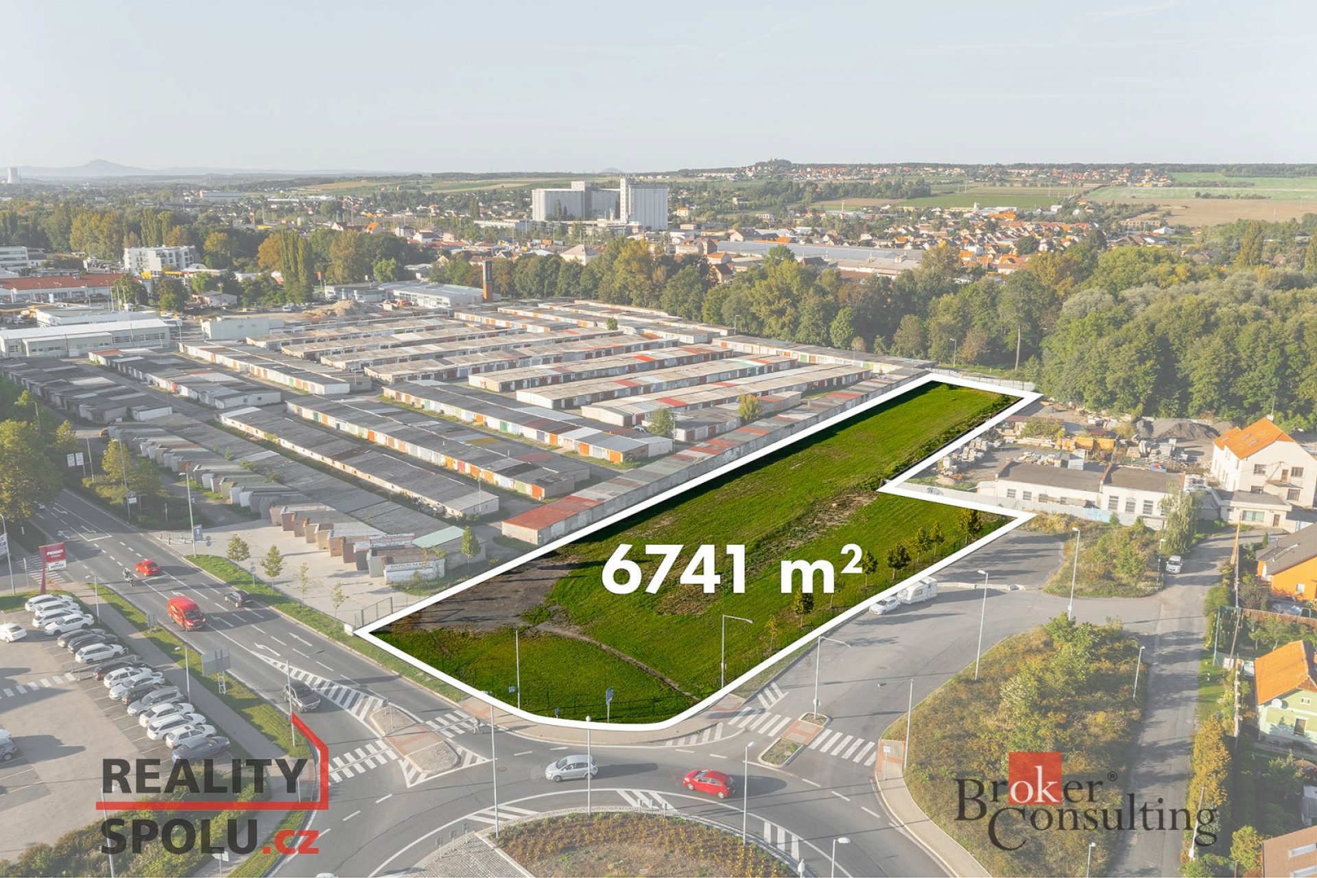 Rozsáhlý pozemek ke komerčnímu využití