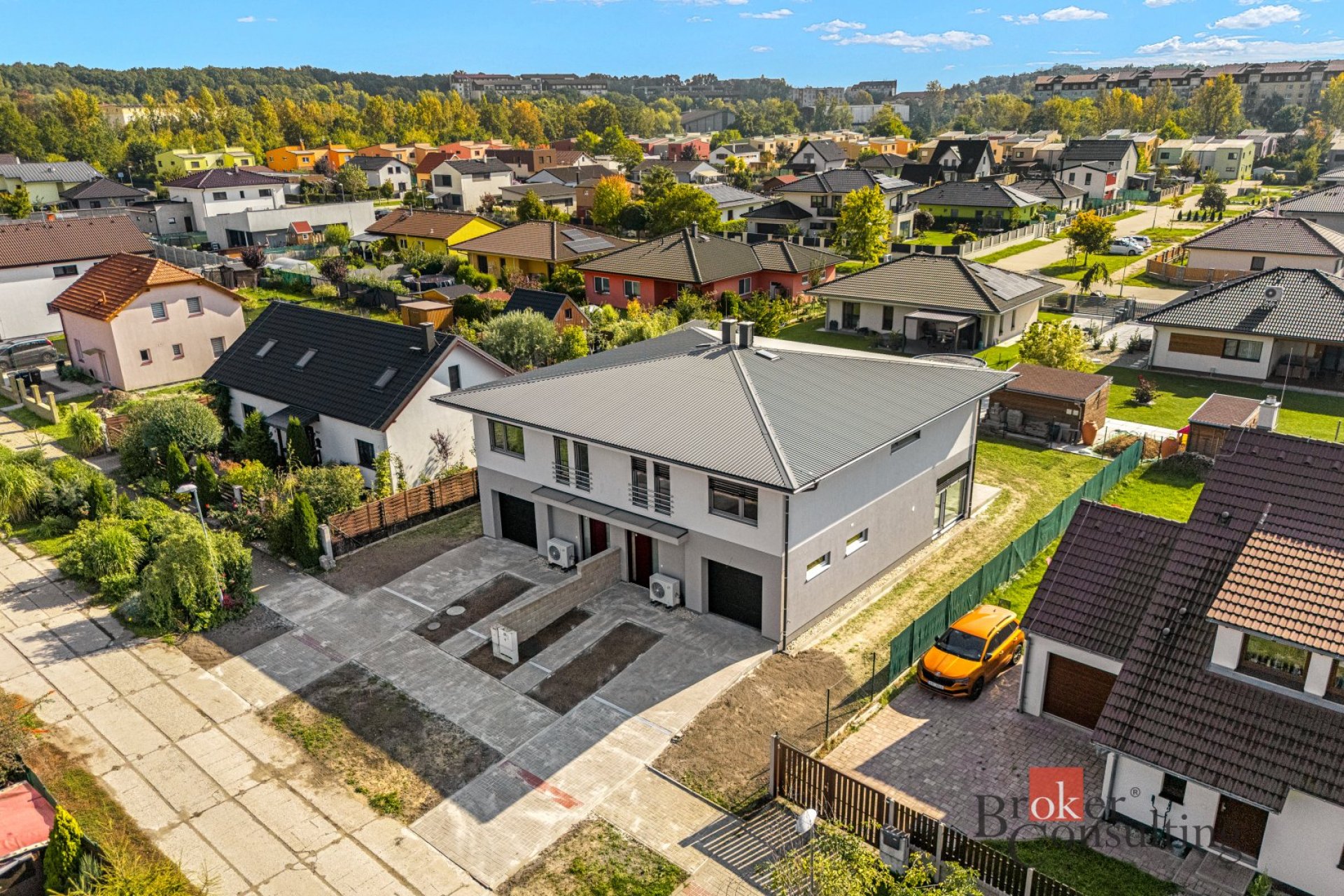 Prodej novostavby rodinného domu/bytu 5+kk, 160m² plochy s garáží, z roku 2026, 30 minut východně od
