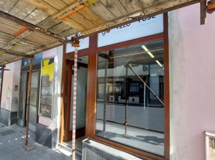 Pronájem - komerční objekt, jiný, 56 m²