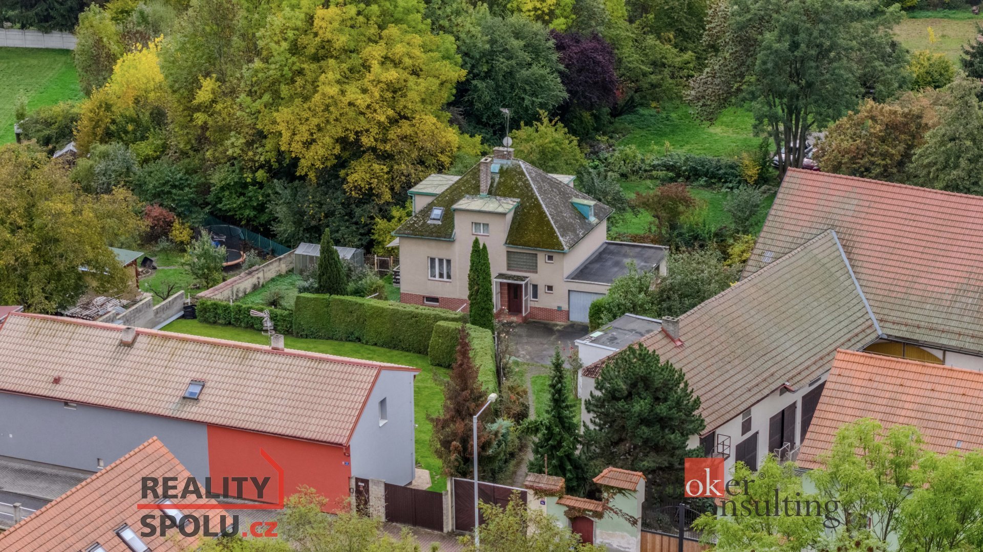 Bydlení jako na vesnici přitom na Praze 5 - krásný pozemek 1074m2 s domem