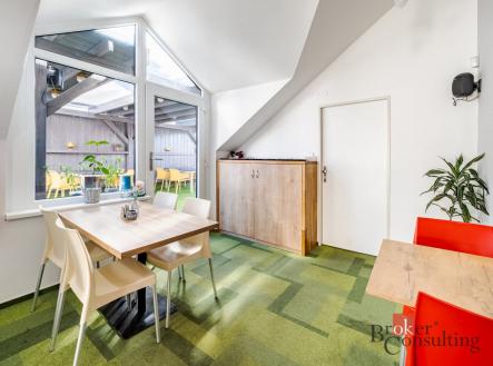 Prodej - komerční objekt, jiný, 200 m²