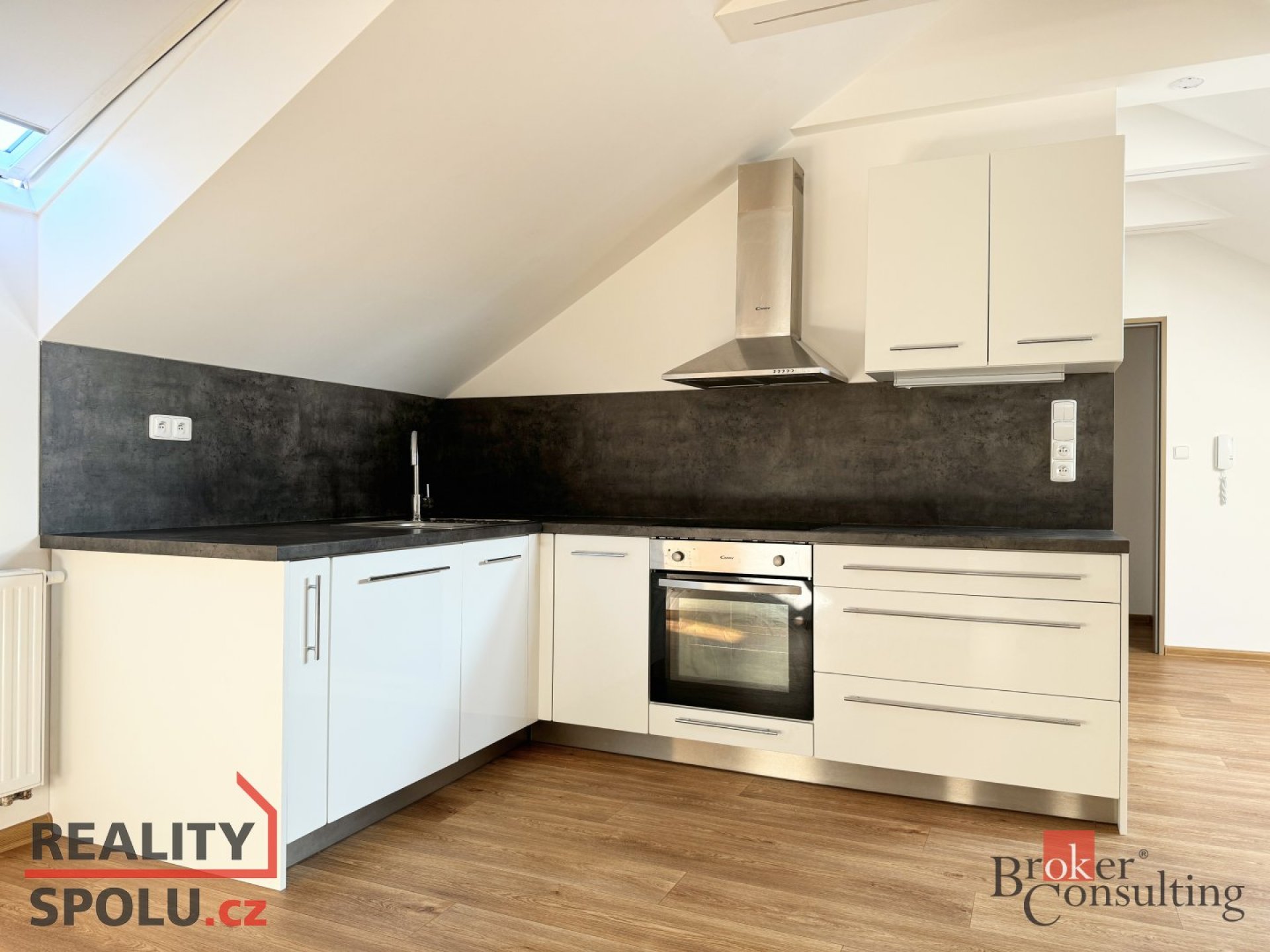 Pronájem podkrovního bytu 2+kk se zahradou náměstí Slezského odboje, Opava