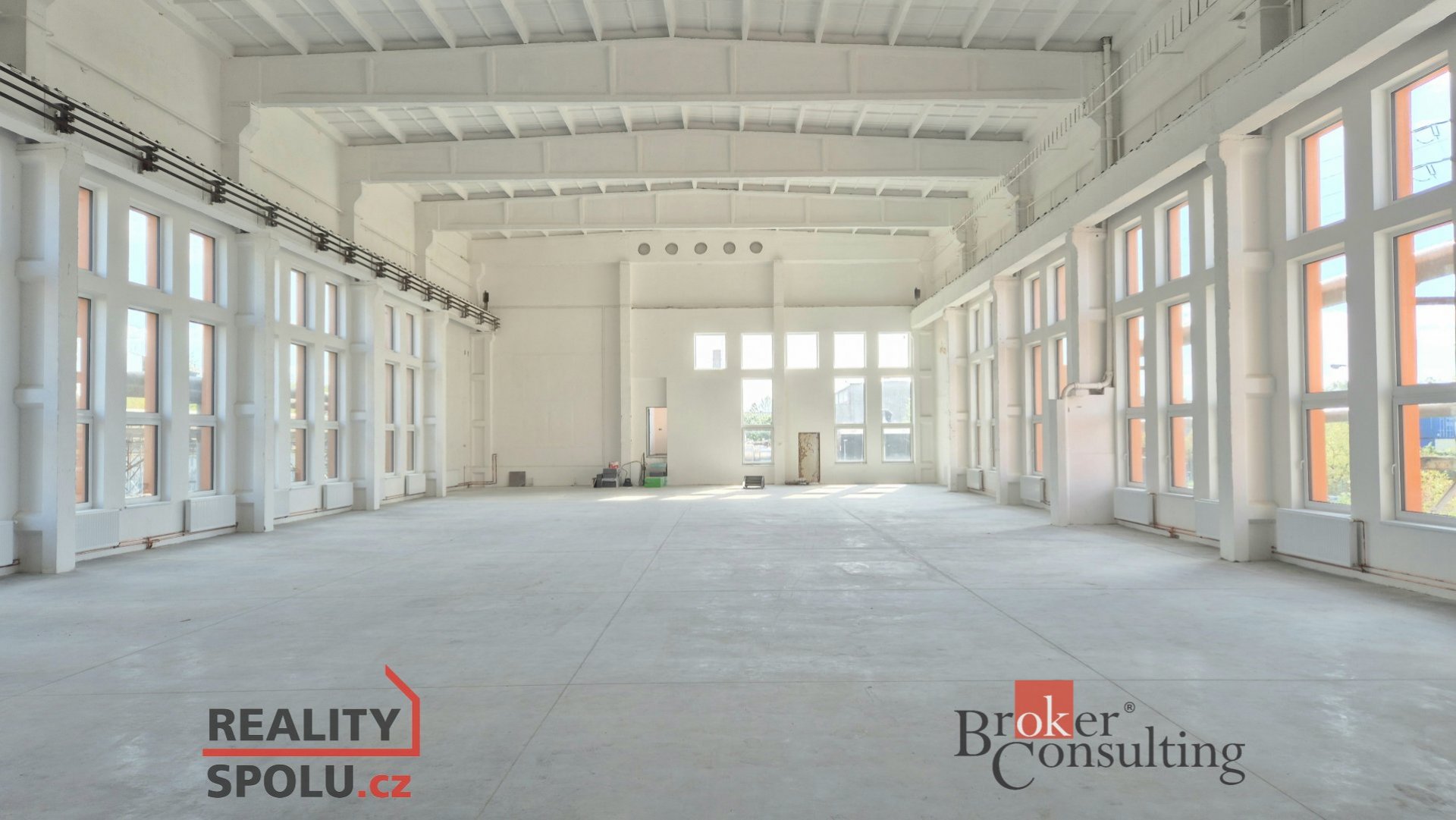 Pronájem dvoupodlažní haly 2785 m², Paskov