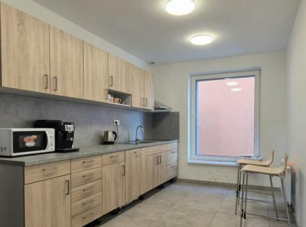 Pronájem - komerční objekt, sklad, 2 785 m²