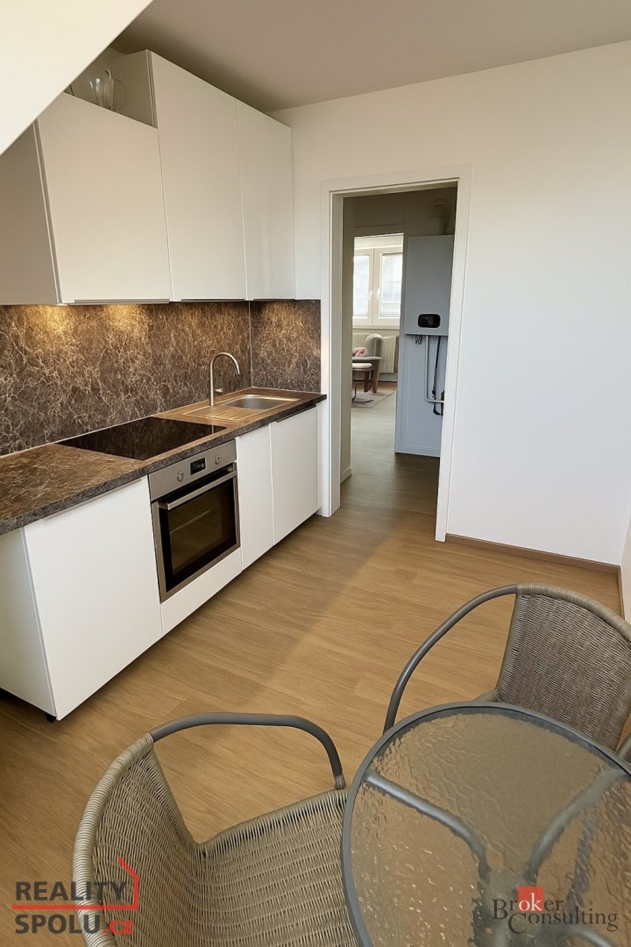 Pronájem bytu 1+1 ul. Hobzíkova – klidná lokalita s parkováním