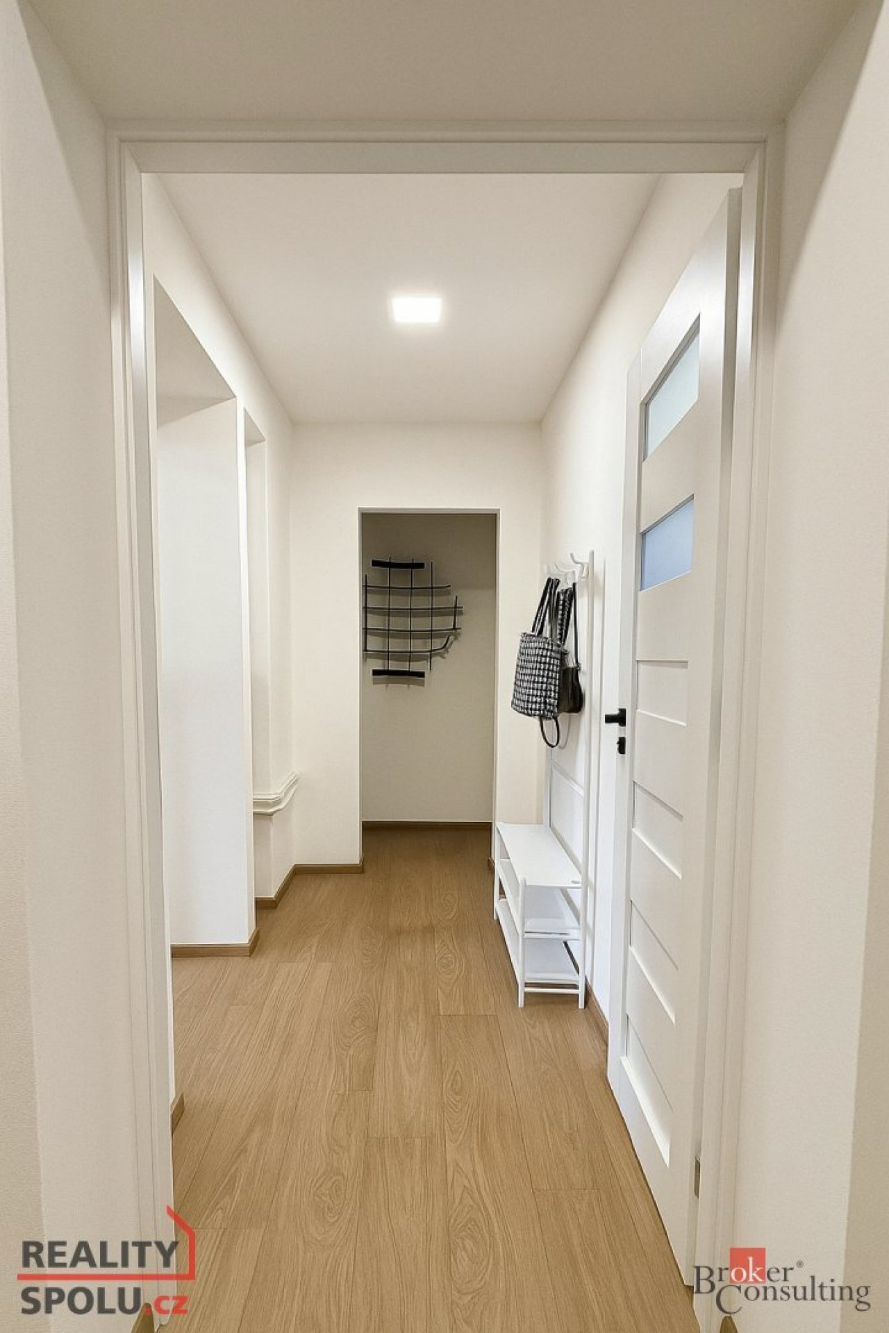 Pronájem bytu 1+1 ul. Hobzíkova – klidná lokalita s parkováním