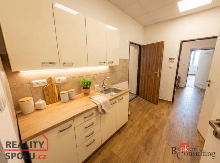 Pronájem - komerční objekt, jiný, 99 m²