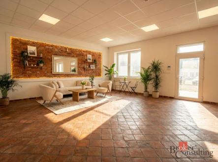 Pronájem - komerční objekt, jiný, 99 m²