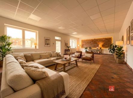 Pronájem - komerční objekt, jiný, 99 m²