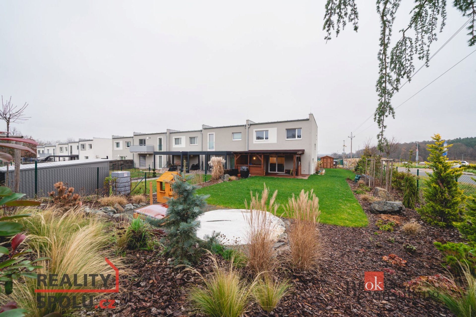 Rohový rodinný dům se zahradou
