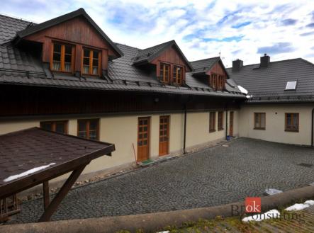 Prodej - dům/vila, 439,43 m²