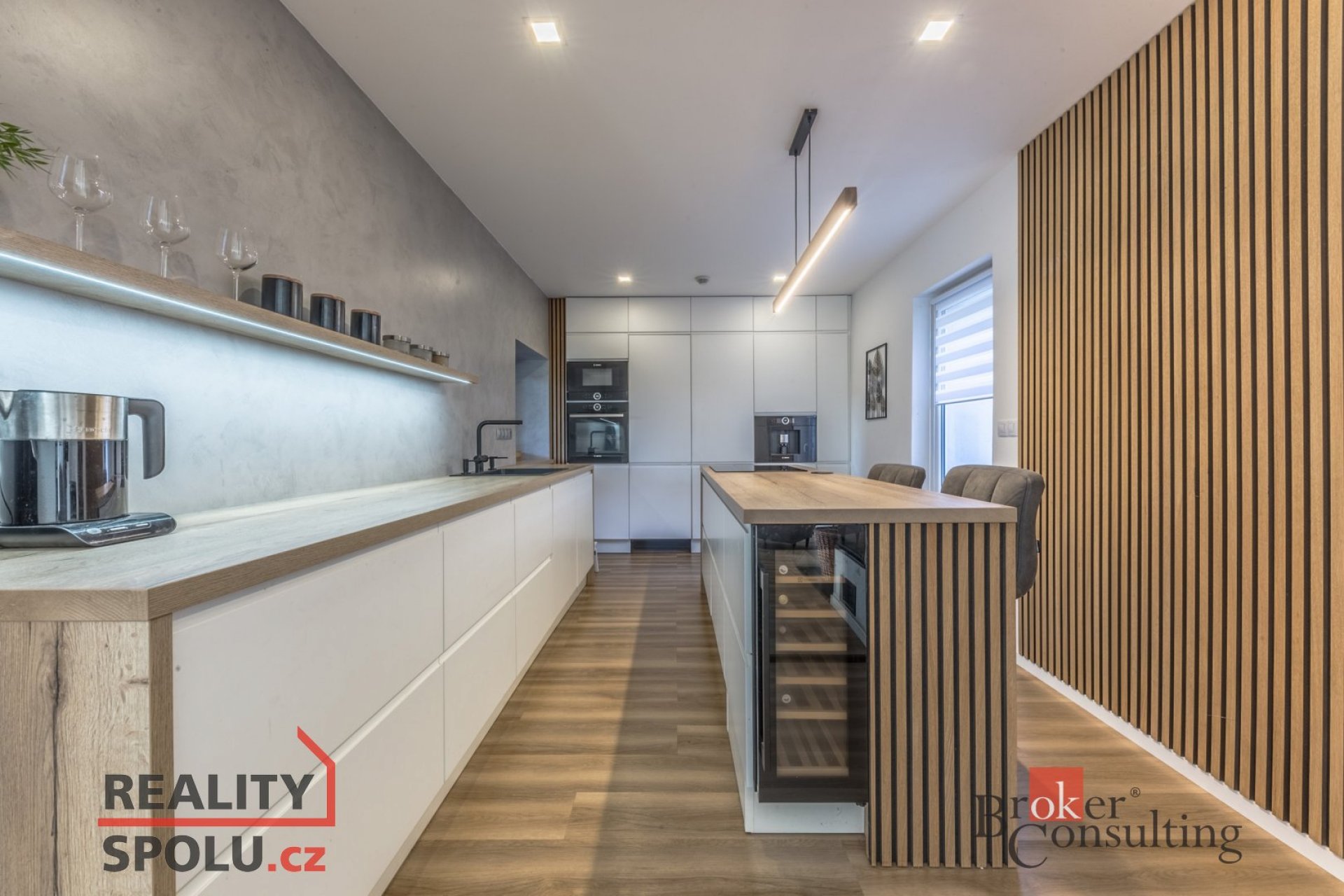 Prodej rodinného domu 291 m2, pozemek 735 m2, Zlonín, Praha - východ,