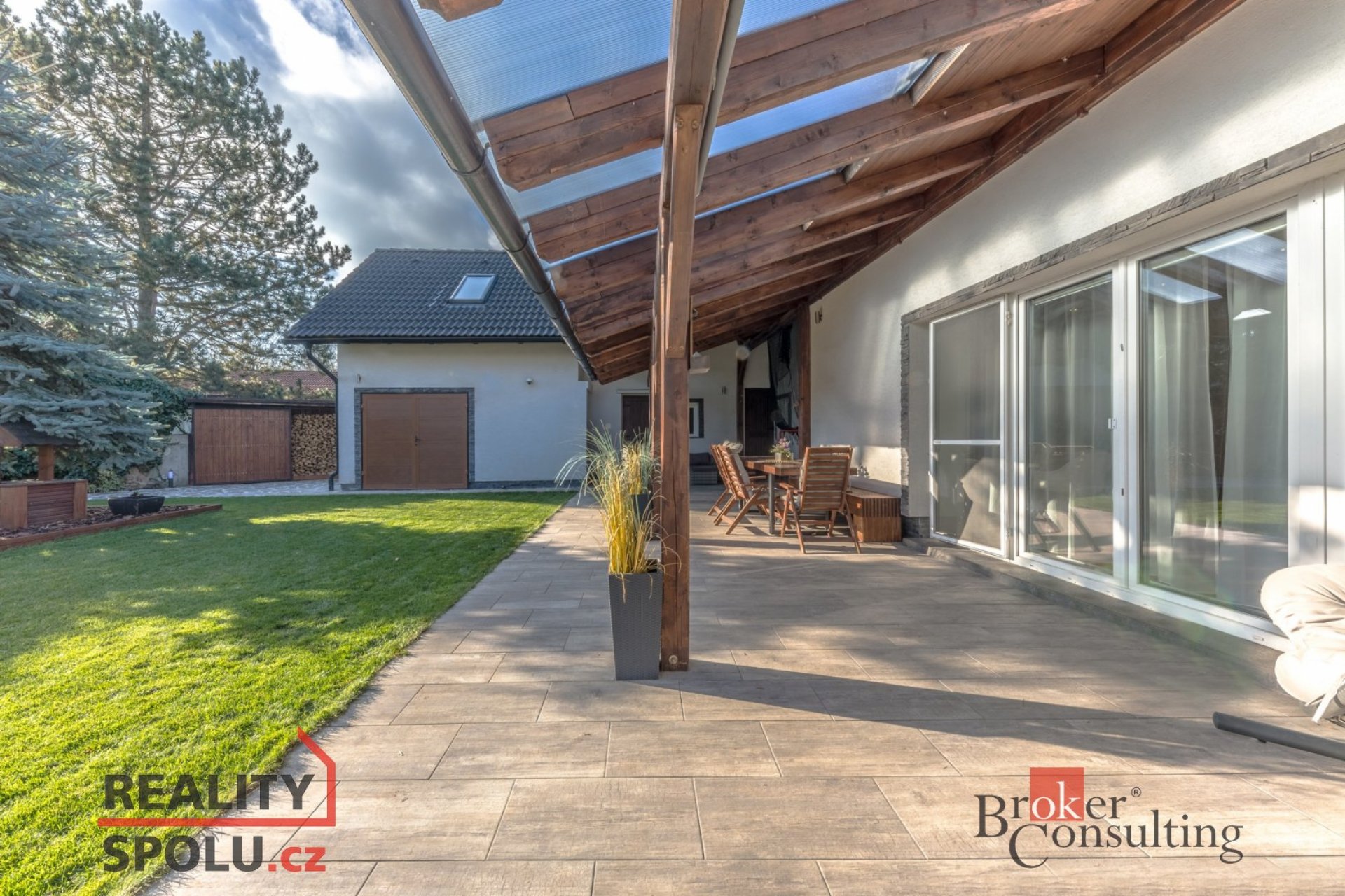 Prodej rodinného domu 291 m2, pozemek 735 m2, Zlonín, Praha - východ,