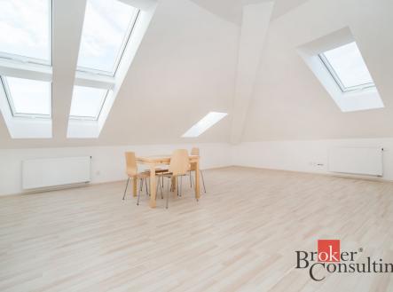 Pronájem bytu, 2+kk, 86,9 m²