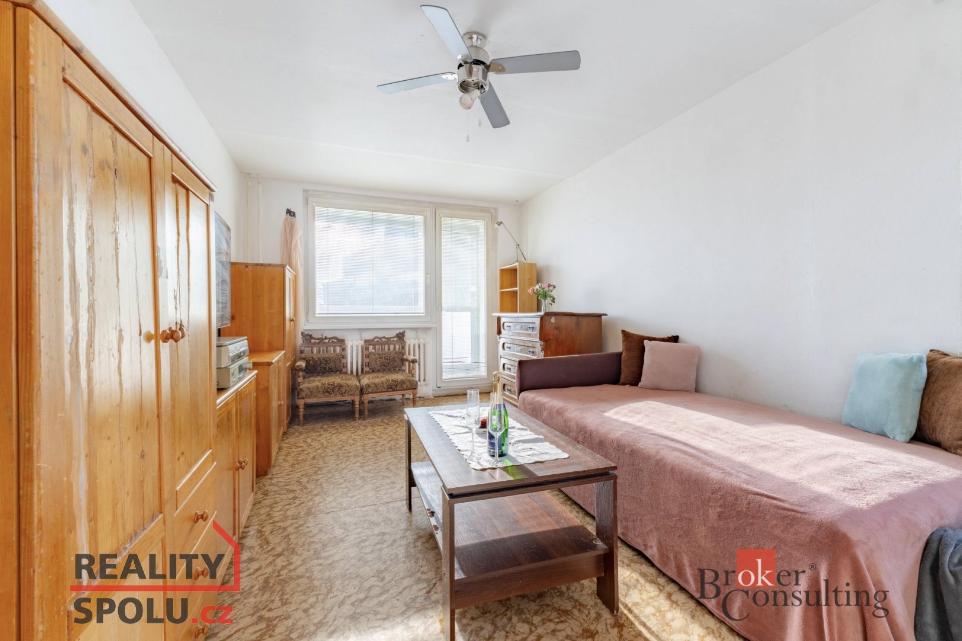 Byt 2+kk+L před rekonstrukcí v revitalizovaném panelovém domě v Praze 4