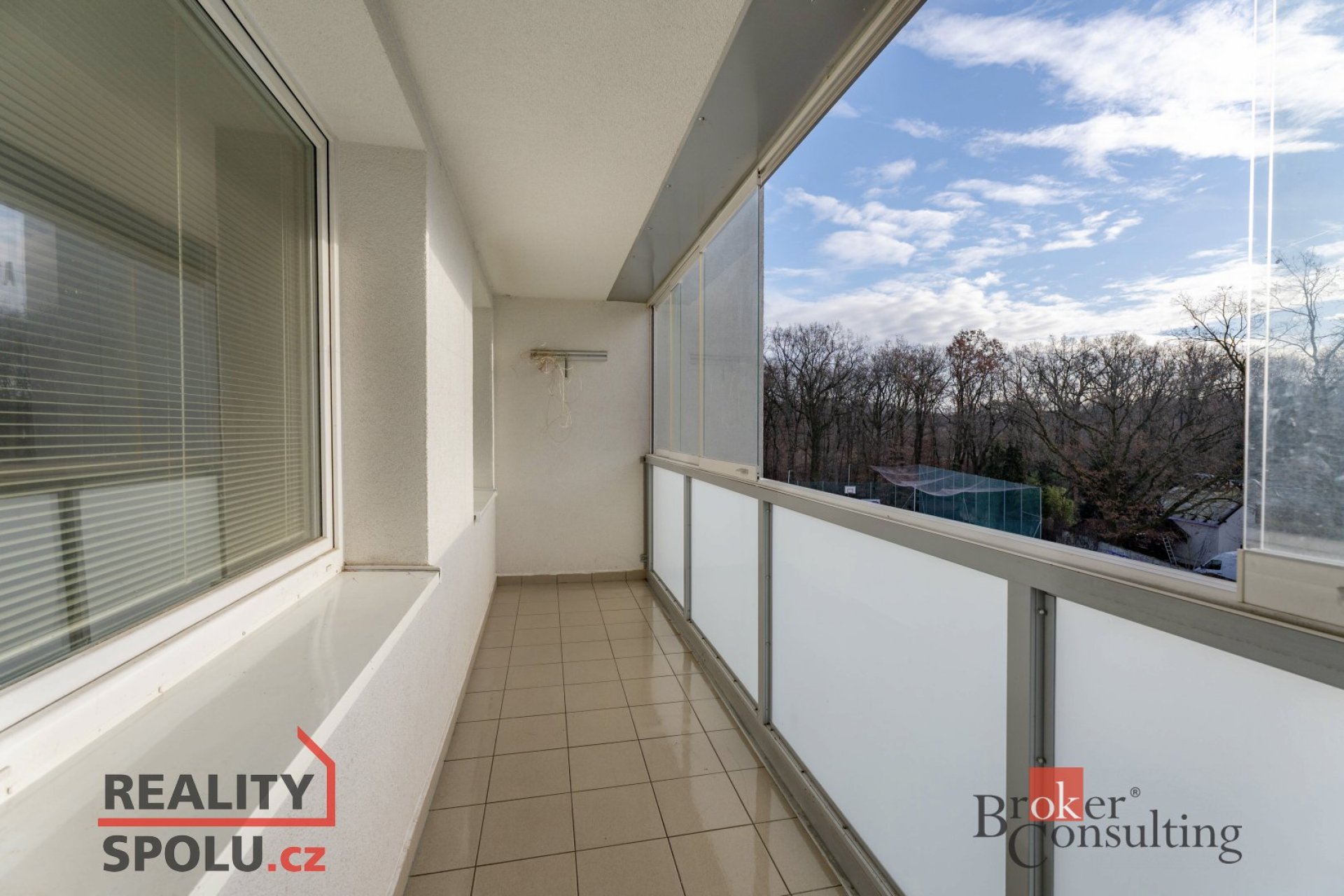 Byt 2+kk+L před rekonstrukcí v revitalizovaném panelovém domě v Praze 4