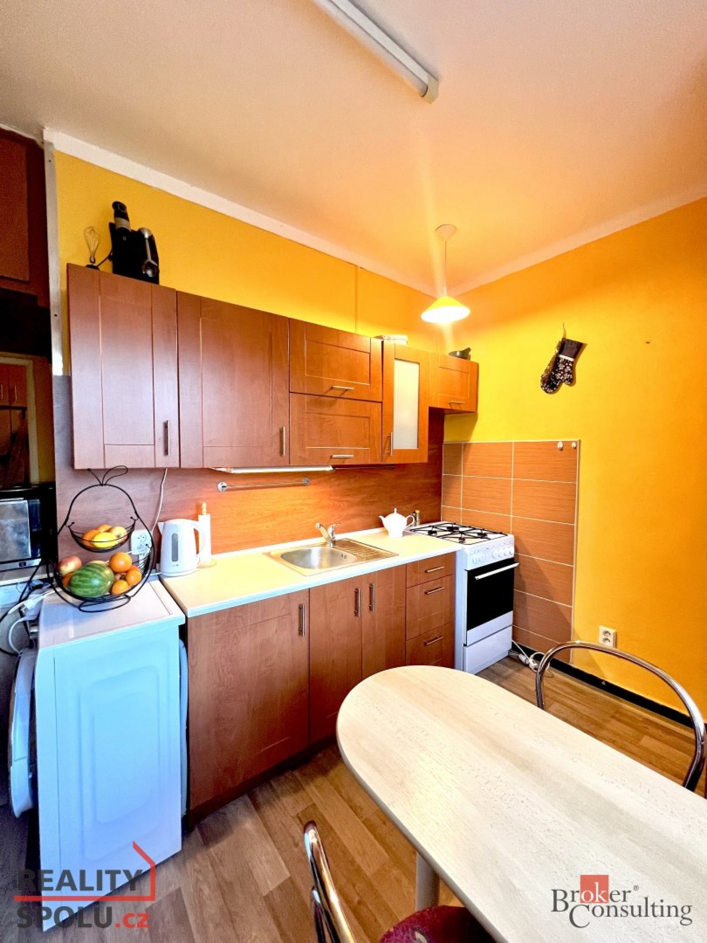 Podnájem bytu 1+1, 35 m2, 3.np/5.np na ul. Resslova v Ostravě - Porubě.