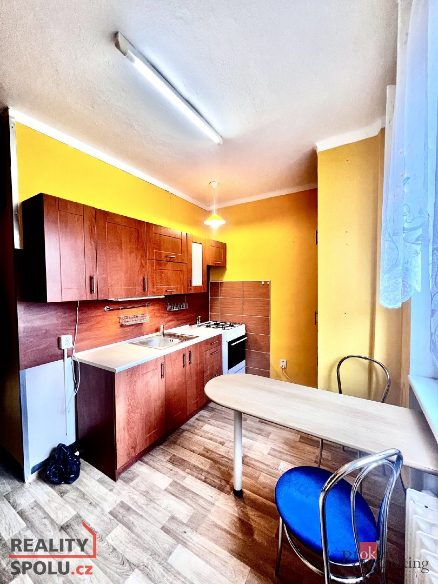 Podnájem bytu 1+1, 35 m2, 3.np/5.np na ul. Resslova v Ostravě - Porubě.