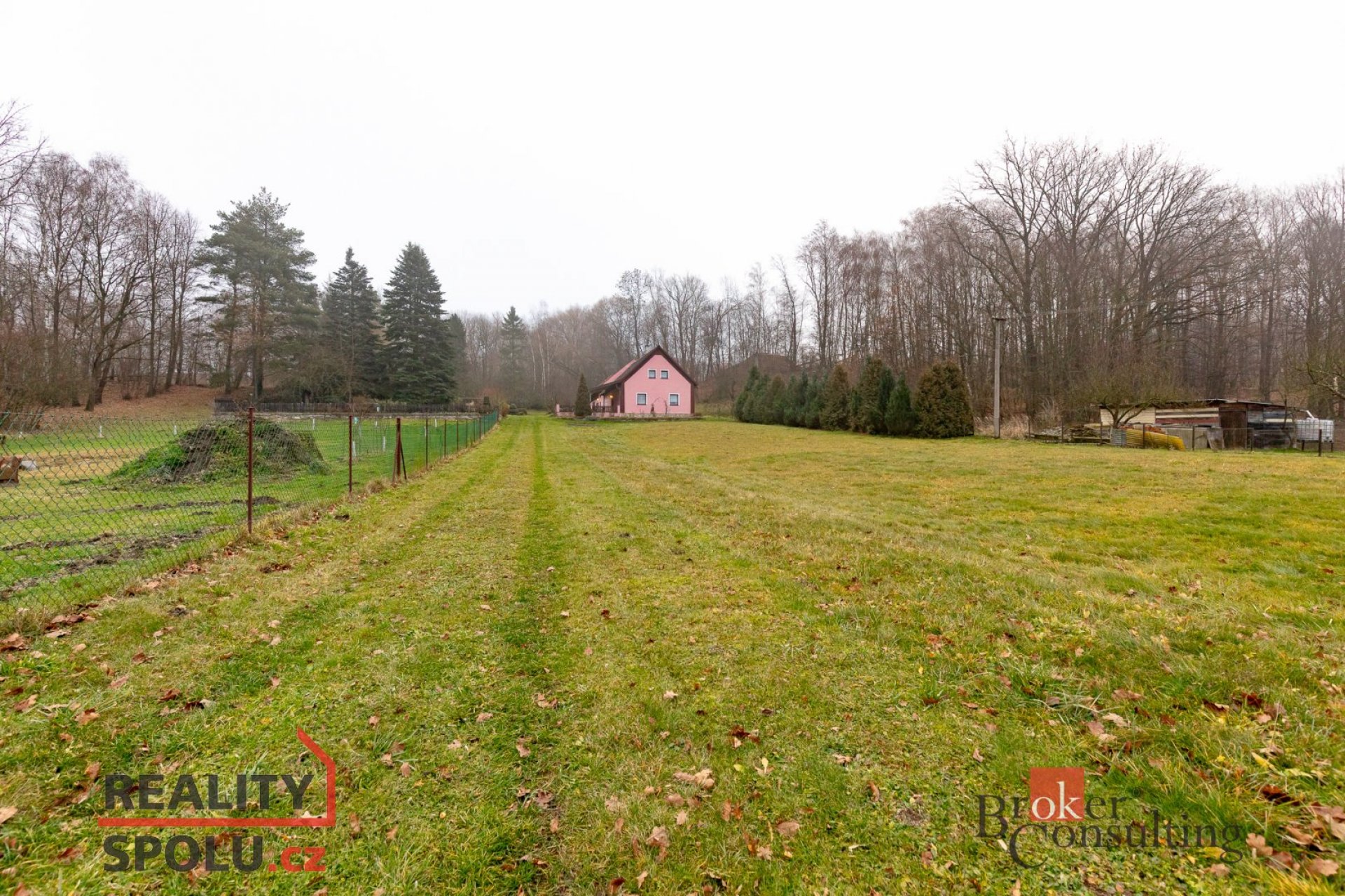 Stavební pozemek s podílem na příjezdové cestě