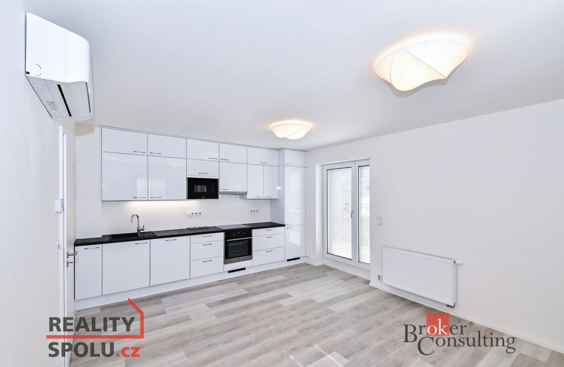 Pronájem bytu 1kk/T, 42,5 m2 v novostavbě, garáž, Vila Rokoska, Praha 8