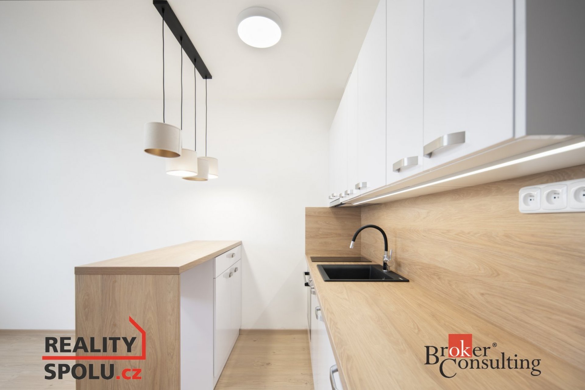 Pronájem bytu 1+kk se sklepem