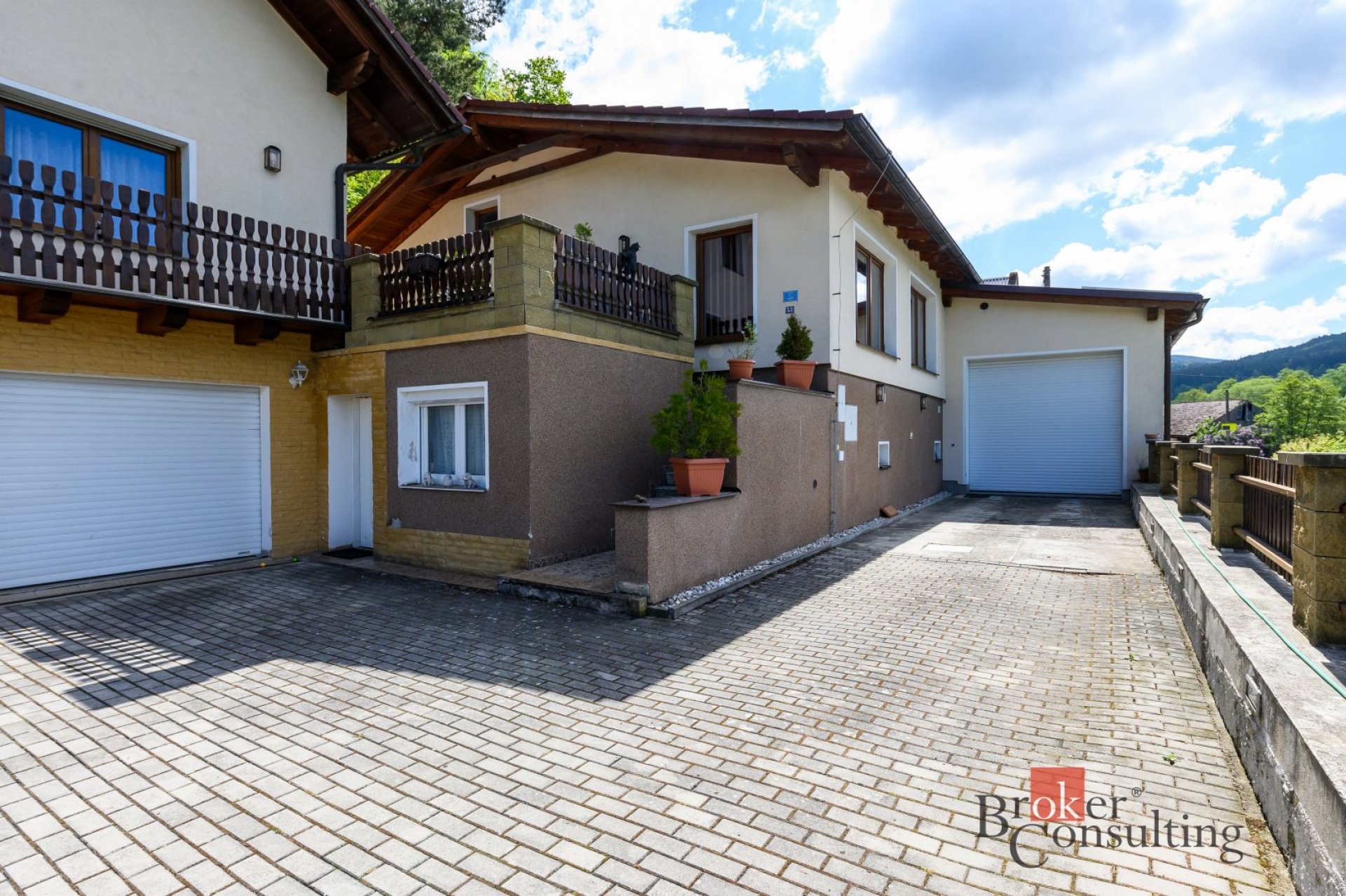 Prodej vícegeneračního rodinného domu v Dešenicích, části Milence